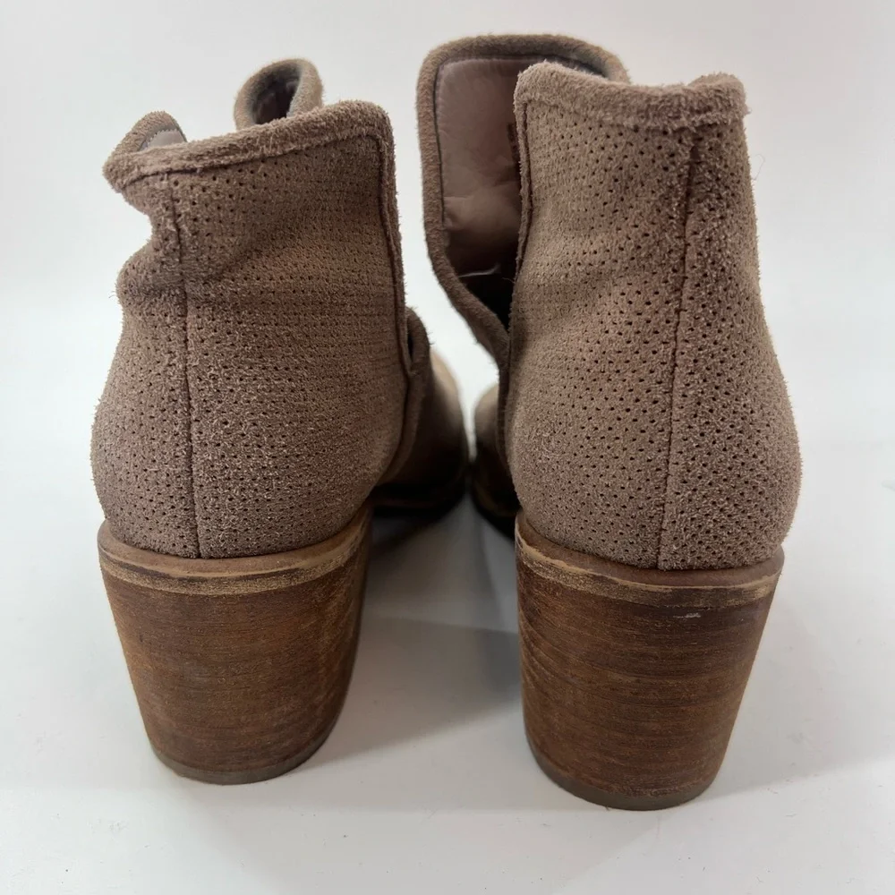 Hinge Barris Lea Gray Taupe Suede Ankle Booties Block Heel Size 8 Eight - Picture 5 of 10